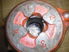 31 + #,s RIDGID 65-R PIPE THREADER 1&Prime; to 2&Prime; CAPACITY & USA VISE 1/8&Prime; to 2 1/2&Prime;