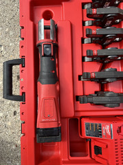 Milwaukee 2922-22 M18 Press Tool Kit with 1/2-2&Prime; CTS Jaws, Battery & Case
