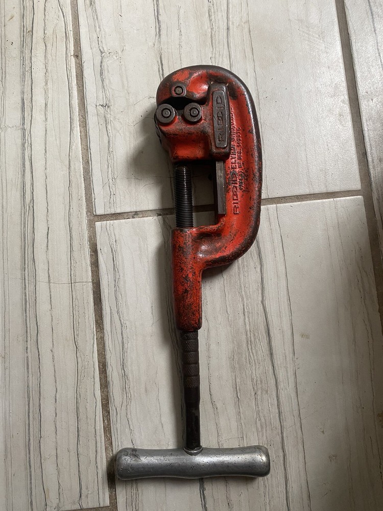 Rigid 2A/202 Heavy Duty No. 1-2 Pipe Cutter Tool 1/8 in To 2 in