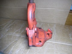 31 + #,s RIDGID 65-R PIPE THREADER 1&Prime; to 2&Prime; CAPACITY & USA VISE 1/8&Prime; to 2 1/2&Prime;