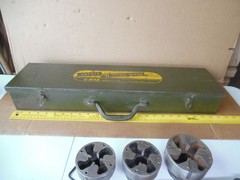 V-Mac VOSPER Pipe Threading Ratchet Head Pipe Dies Guilford Conn W/Metal Toolbox
