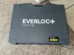DeWalt Everloc Rehau Pex tool and compression sleeve fitting system 12V kit