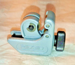 RIDGID 32985 Model 104 Close Quarters Tubing Cutter 3/16-inch to 15/16-inch