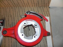 Ridgid 711 self- open die head with NEW 1 &ndash; 2 Inch NPT die set for rigid 1224