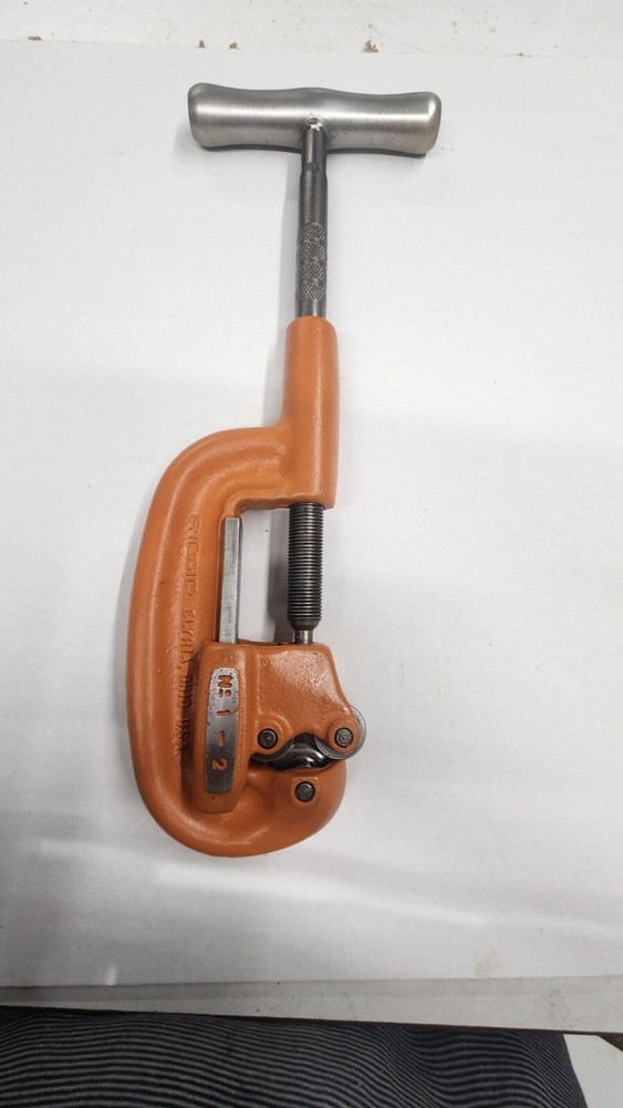 Rigid 2A/202 Heavy Duty No. 1-2 Pipe Cutter Tool 1/8 in To 2 in