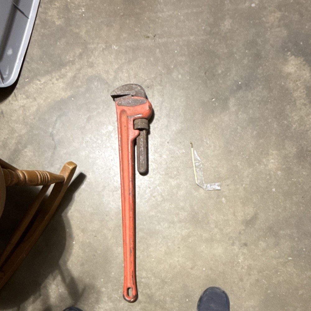 36 in Straight Cast Iron Adjustable Heavy Duty Pipe Wrench