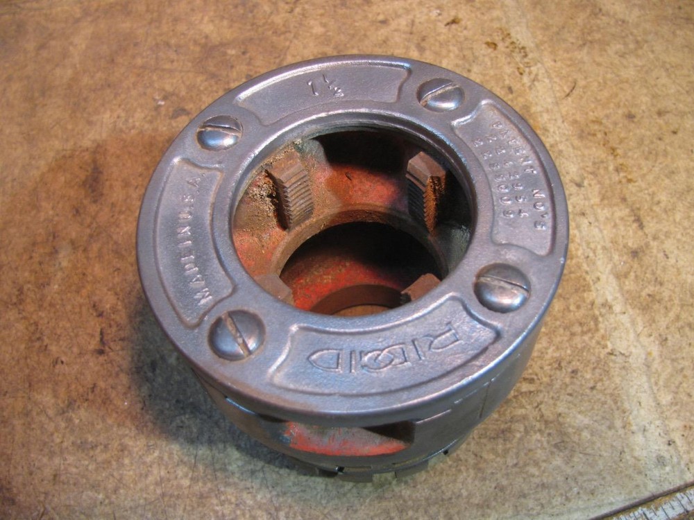 Ridgid 12R 1-1/2&Prime; Die Head Ratchet Hand Pipe Threader 700 Power Drive
