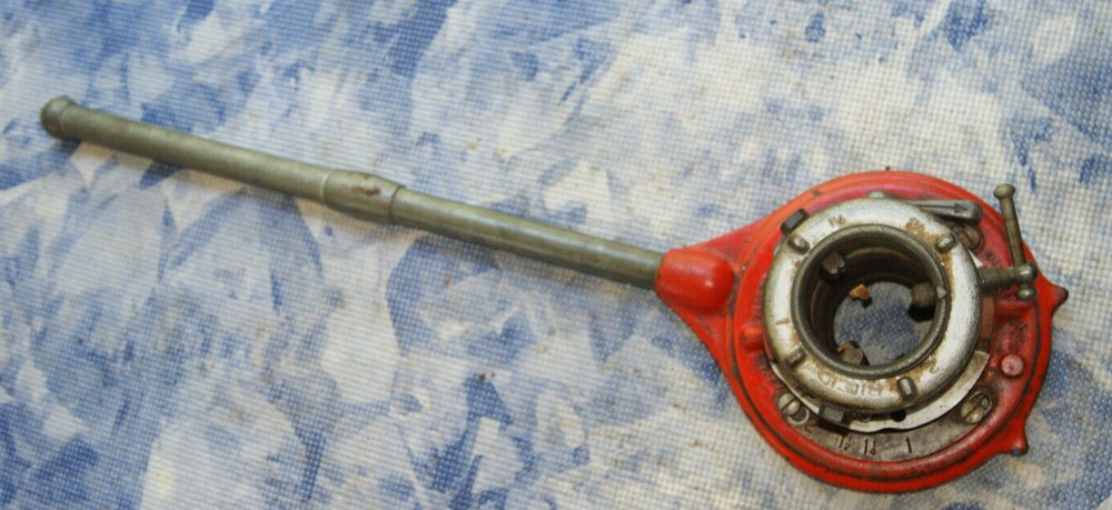 RIDGID No. 65-R / C 148-1 / C 104 &ndash; 1&Prime; to 2&Prime; &ndash; PIPE THREADER &ndash; w/ HANDLE