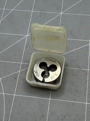 8-32 UNC HSS Round Split Die Threading Tool 3-Slot High Speed Steel Die Compact