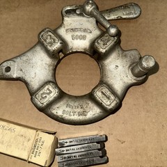 Ridgid 500B Bolt Die Head, 1-1/8 to 2 Inch Capacity w NEW 1-1/8x 7 Dies