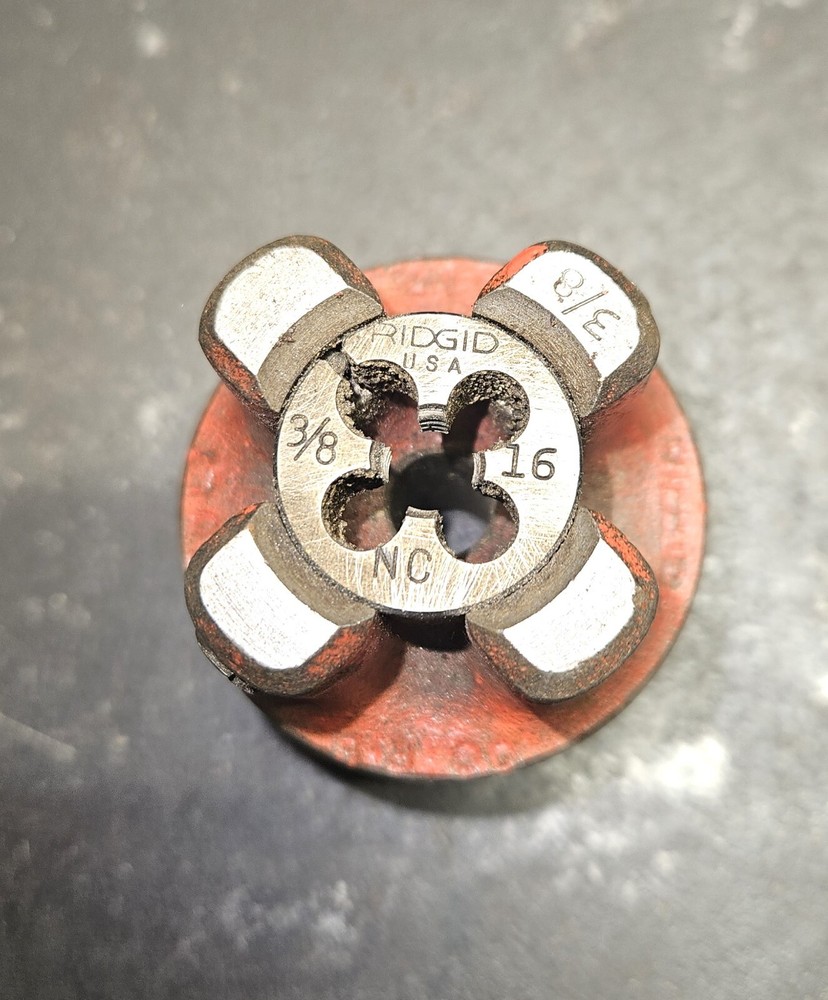Ridgid 00R cutting head with 3/8&Prime; x 16 NC dies. Dies are in decent shape