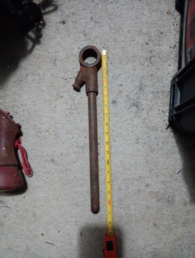 Vintage 17&Prime; Toledo Pipe Threading Machine Company Ratchet Head Handle w/ Die