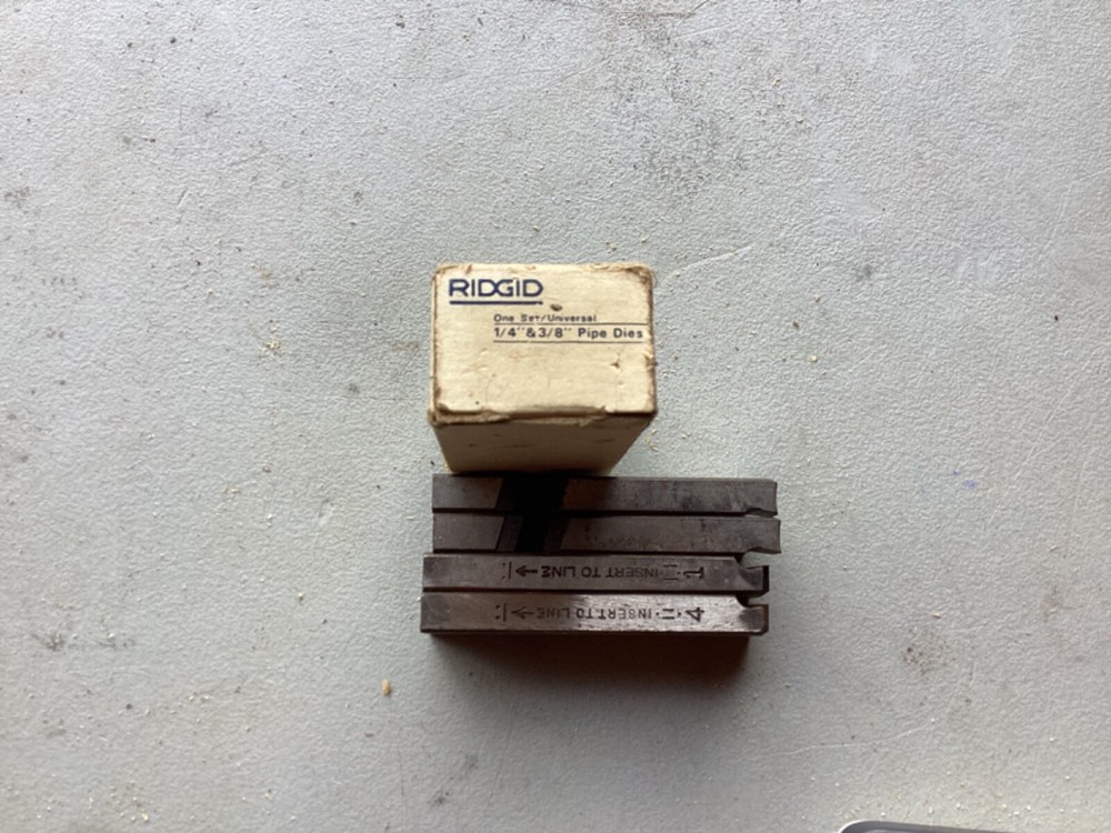 Ridgid 1/4&Prime;-3/8&Prime; NPT Pipe Dies Universal New Open Box