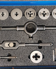 461184 &ndash; Greenfield Industries Little Giant Tap & Die Set No 7-1/2 and No 37-1/2