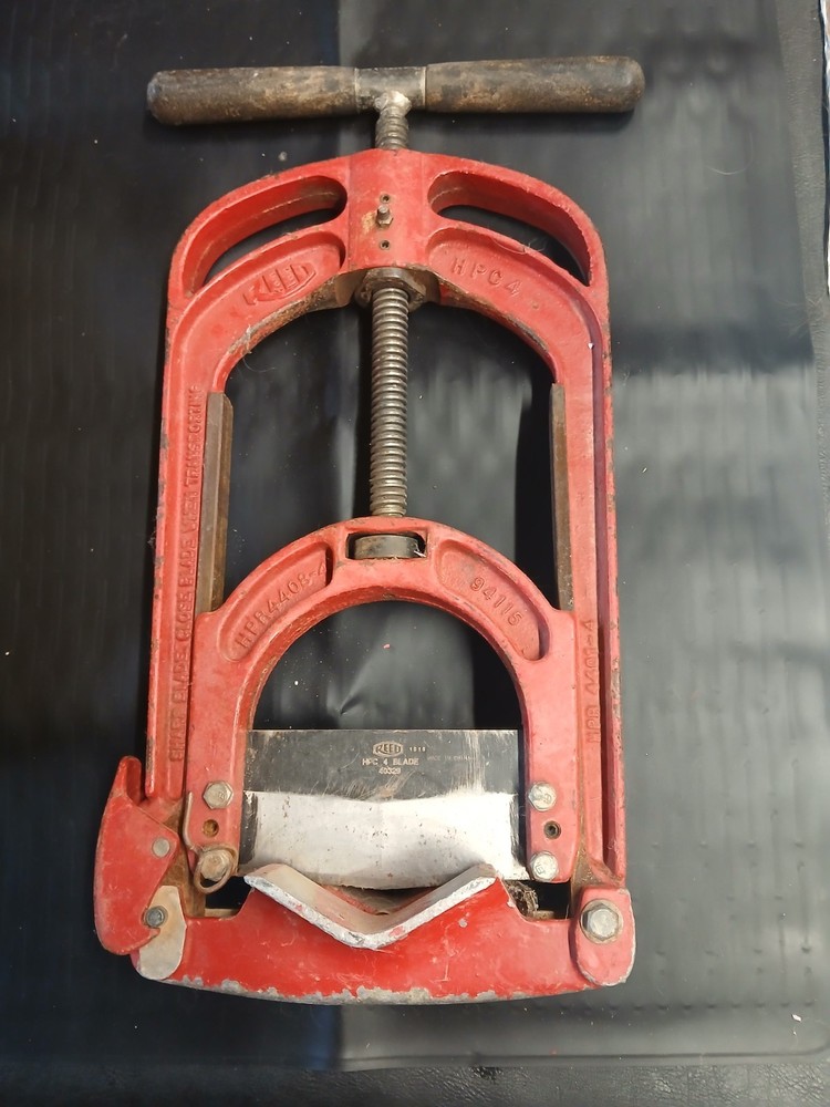 Reed Model HPC4 Guillotine Pipe Cutter 1-1/2&Prime; &ndash; 4&Prime; Used
