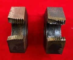 LOT T28 VINTAGE REED MFG CO PIPE THREADING TOOL PARTS, INCL. 3/8 R & 3/4 R DIES