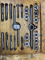 Vintage Tap & Die Set Fractional Sizes 1/4-20 to 1/2-20 Wood Case Greenfield