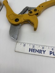 Vintage Tractor Yellow PVC Pipe Cutter 1-5/8&Prime; Ratchet Hose Tube Cutting Tool