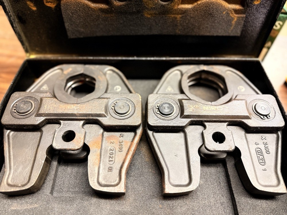 Nibco PC-17S 1-1/2&rdquo; & 2&rdquo; CTS Standard Press Jaw Set With Metal Case