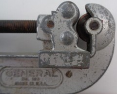 General Tools USA No 120 pipe cutter: dial turns easily