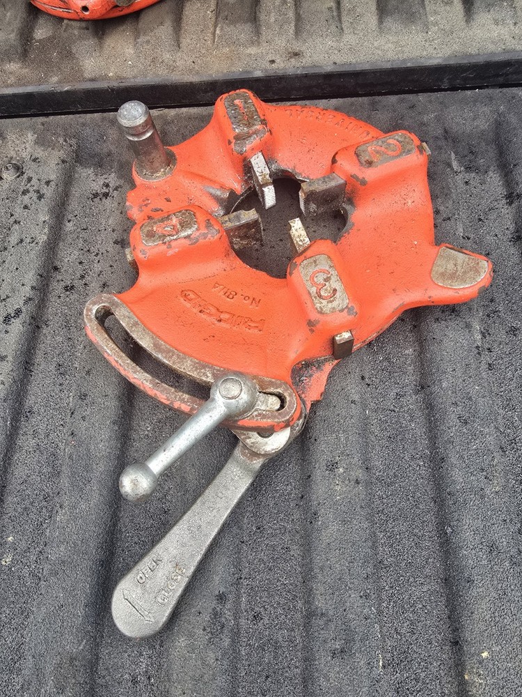 RIDGID 811A Universal Threader Quick Open Dies 1/8-2&rdquo; Pipe 300 Threader 535 Used