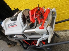 RIDGID 1224 PIPE THREADER w/ 2 DIE HEADS ON WHEELED CART -NEW DEMO MODEL