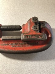 RIDGID Model 202 Heavy-Duty Pipe Cutter 1/8 in to 2 in Wide Roll Good Condition