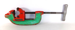 RIDGID 4-S Heavy Duty Pipe Cutter 2&Prime; &ndash; 4&Prime; 32840