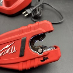 MILWAUKEE M12 Pipe Tubing Cutter Kit Battery and Charger And Case TESTED