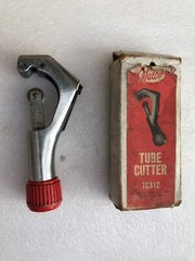 Malco TC312 Tube Cutter for 1/4&Prime; to 1 5/8&Prime; O.D. Tubing with Extra Blade &ndash; USA.