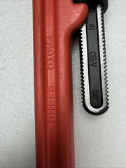 Proto 36&Prime; Heavy-Duty Cast Iron Pipe Wrench 5&Prime; Jaw Capacity 836HD