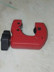 Milwaukee 48-22-4251 1 in Cut Max Mini Copper Tubing Cutter