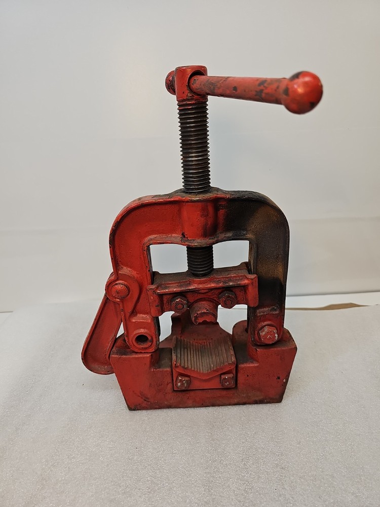 Vintage Pipe Vise Stand Yoke Tools No. B Y 3 THE RIDGE TOOLS ELIRIA Ohio USA
