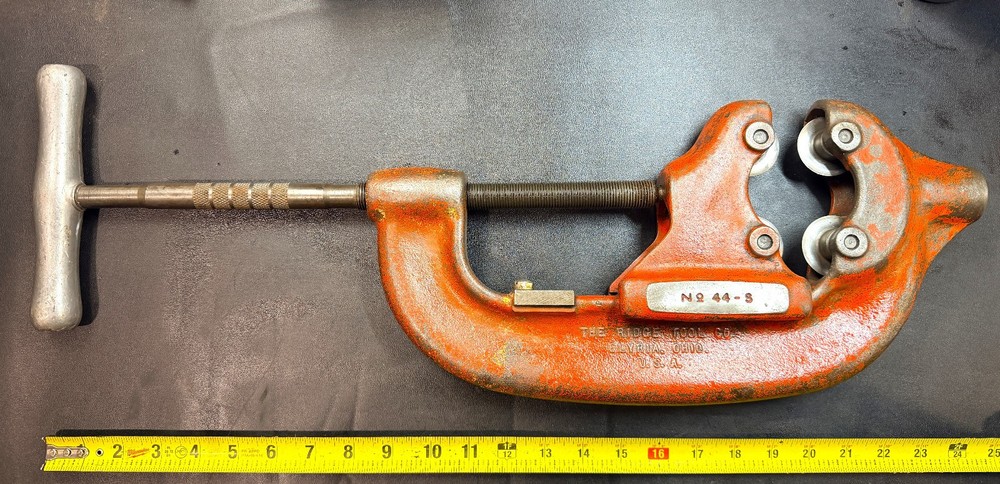 RIDGID 44-S 32880 Heavy Duty 4-Wheel 2-1/2&Prime; &ndash; 4&Prime; Pipe Cutter USA