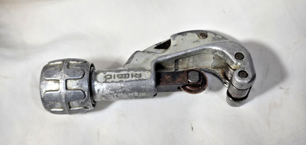 Ridgid Model No. 150 1/8&Prime; OD to 1-1/8&Prime; OD Constant Swing Tubing Tube Cutter