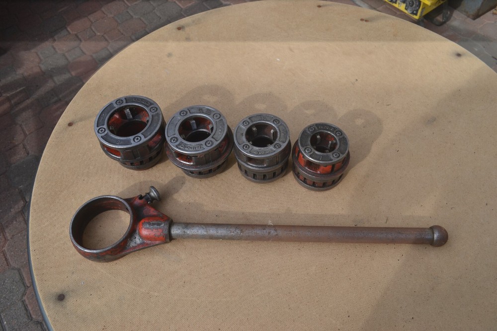 RIDGID #12-R THRESDER with 4 PIPE DIES USA &ndash; 1&Prime; 1-1/4&Prime; 1-1/2&Prime;, 2&Prime;