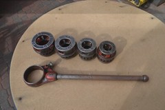RIDGID #12-R THRESDER with 4 PIPE DIES USA &ndash; 1&Prime; 1-1/4&Prime; 1-1/2&Prime;, 2&Prime;