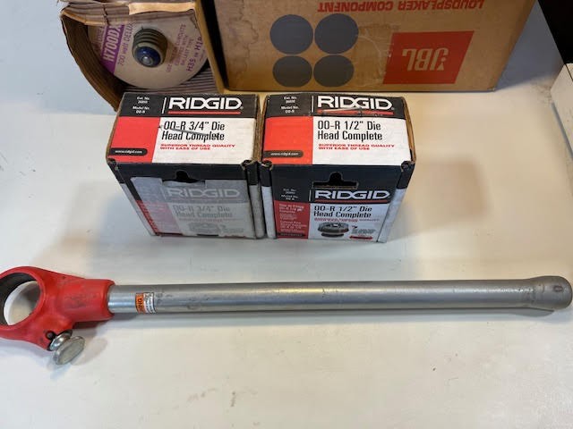 RIDGID &ndash; 36890 1/2in + 36805 3/4in &ndash; Die Head Sets RH w/38540 Ratchet Handle