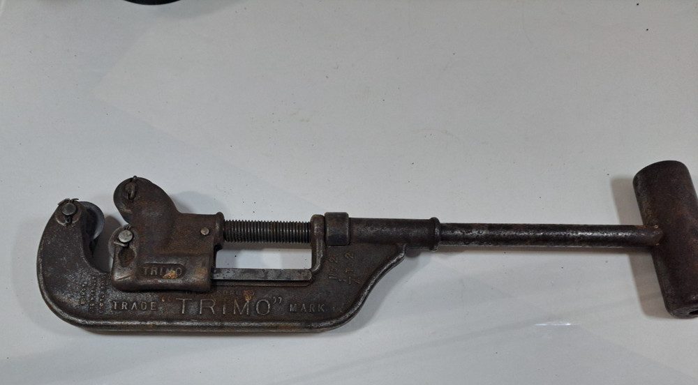 VINTAGE &ldquo;TRIMO No 2 &rdquo; HEAVY LARGE STEEL WHEEL PIPE CUTTER, GREAT SHAPE