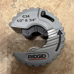 RIDGID C34 Soil Pipe Cutter Tool, 1/2 in to 3/4 in Pipe Cutting Range