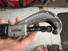 RIDGID 151 Screw Feed Pipe Cutter 1/4 in to 1 5/8 in Capacity