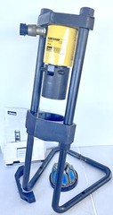 Parker KarryKrimp Portable Hydraulic Crimper with Stand and 1/2&Prime; Hose Die