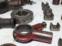 Lot of 42 Ridgid pipe threading tools and heads as pictured: 1/2-20, 9/16-12,+