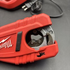 MILWAUKEE M12 Pipe Tubing Cutter Kit Battery and Charger And Case TESTED