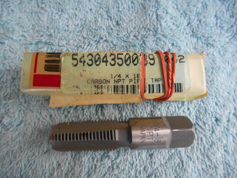 1/4-18 NPT CARBON PIPE TAP 841377 JAPAN