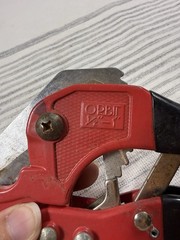 Orbit 26085 Ratcheting PVC Pipe Cutter Tool Red Black 1/2&Prime; to 1&Prime; Sprinkler Hose