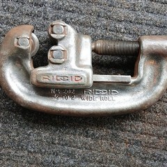 RIDGID No. 202 Wide Roll Pipe Cutter, MPN 202, 1/8 in to 2 in Pipe Size Range