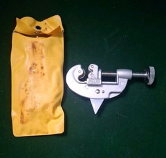 Fuller Tubing Cutter No. 4. &ndash; For 1/8&Prime;-1&Prime; Pipe &ndash; With Reamer And Pouch &ndash; Japan