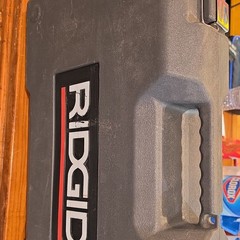 RIDGID 00-R Manual Pipe Threader Set w/ 1/2 3/4 1in NPT RH Dies Case