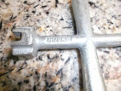 Husky Pop-Up Plug Wrench Drain Holder Tool new